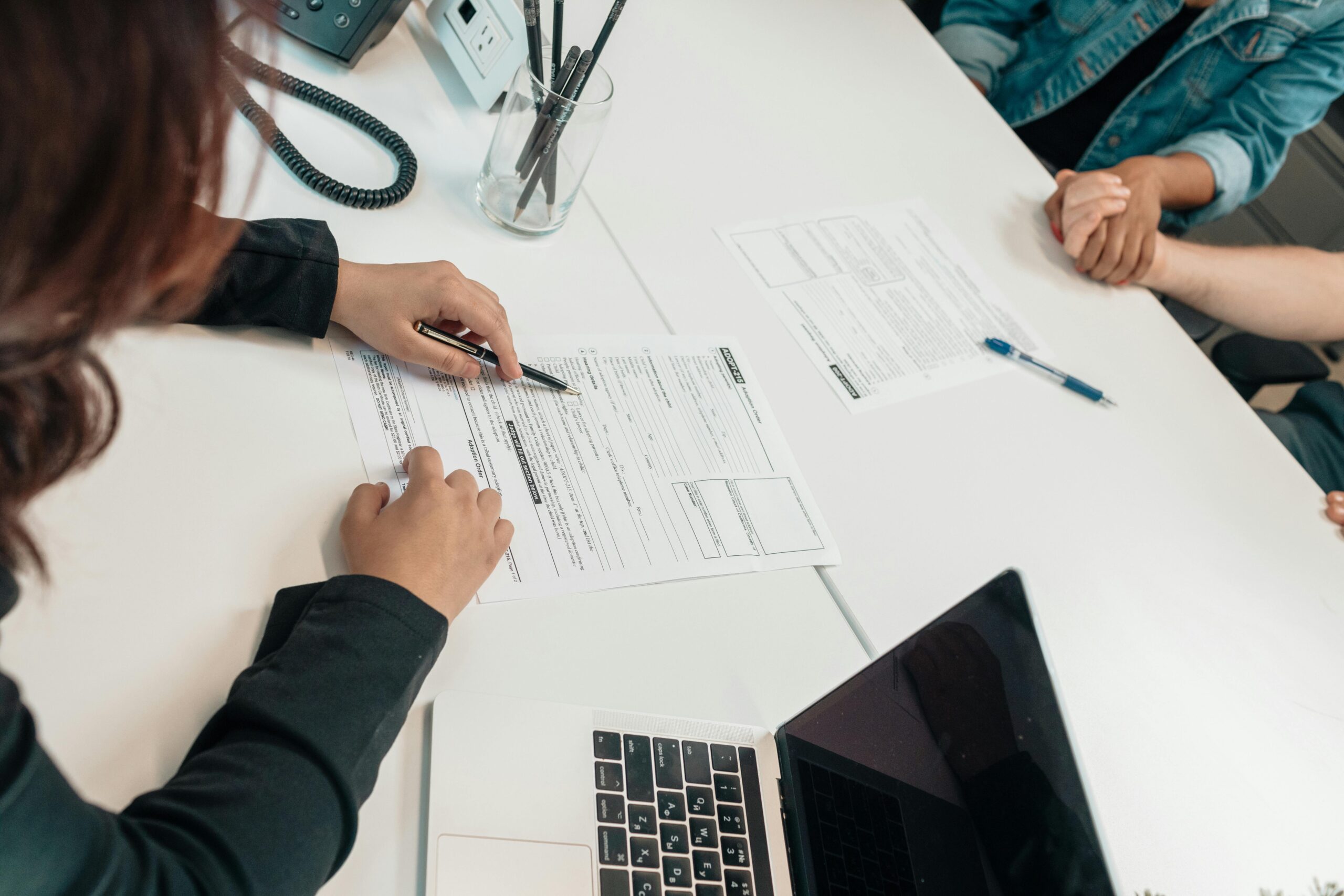 pexels-photo-7979432-7979432 A professional meeting with document signing at an office desk, focusing on teamwork.